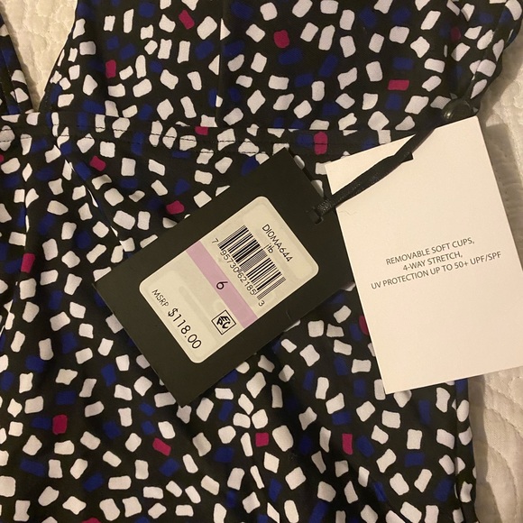 DKNY One Piece SWIMSUIT size 6 - Picture 4 of 9